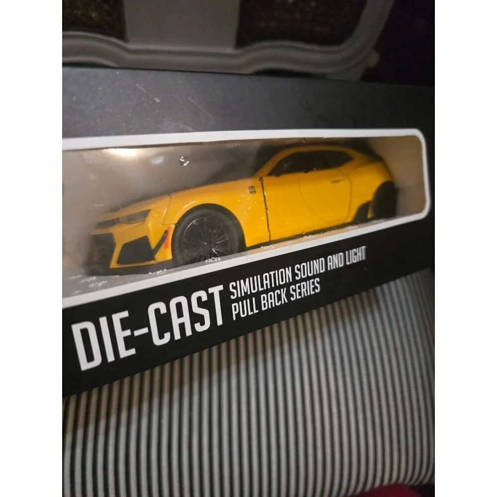 NIB Die-Cast Simulation Sound and Light Pull Back Series Yellow Car
